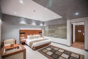 Postel nebo postele na pokoji v ubytování Hotel Niya Regency