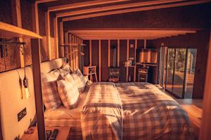 a bedroom with a bed with a checkered blanket at Charm Nature in Azoia