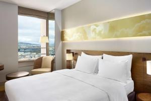 Postel nebo postele na pokoji v ubytování Radisson Blu Hotel, Lyon + 37 fotografií