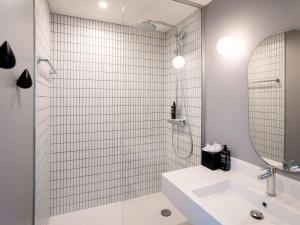 Phòng tắm tại ibis Styles Paris Romainville