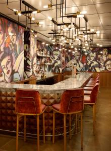 Reštaurácia alebo iné gastronomické zariadenie v ubytovaní Hard Rock Hotel Madrid