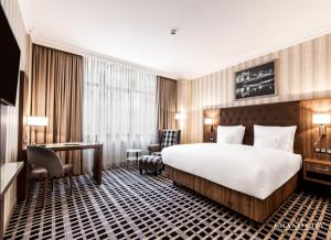 Postel nebo postele na pokoji v ubytování Hotel Grand City Wrocław