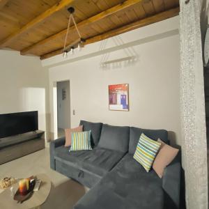 A seating area at TAKIS GUESTHOUSE-Orneda-HERMOUPOLIS