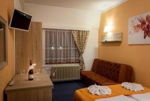 Sjónvarps- og/eða afþreyingartæki á Relax hotel Bára Benecko