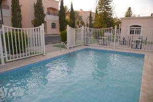 a swimming pool with a white fence at بيوت عطلات التلال الفاخرة للايؤاء السياحي altelal alfakhra holiday homes in Taif