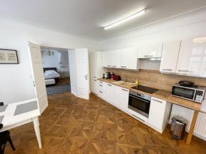 Kuchyň nebo kuchyňský kout v ubytování U Obecního dvora - Old Town Apartment