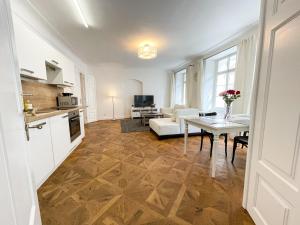 Kuchyň nebo kuchyňský kout v ubytování U Obecního dvora - Old Town Apartment