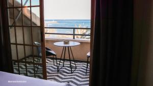 Nespecifikovaný výhled na moře nebo výhled na moře při pohledu z hotelu