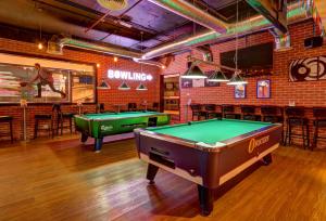 Biliár nebo kulečník v ubytování Dubai Grand Hotel by Fortune, Dubai Airport