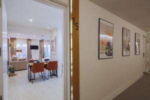 TV a/nebo společenská místnost v ubytování Apartamentos Magna Sevilla