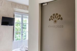 Telewizja i/lub zestaw kina domowego w obiekcie Hotel Boutique Elvira Plaza