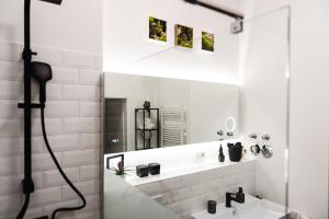 ห้องน้ำของ 4-Zi Urban Design 120m² BRANDNEW 200Mbit