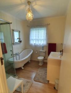 Ett badrum på Belle Vue Guesthouse
