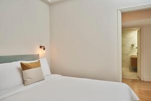 Postel nebo postele na pokoji v ubytování Chic n Bright 3Bd Apt with Hilton View
