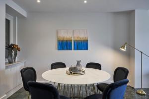 Posezení v ubytování Chic n Bright 3Bd Apt with Hilton View