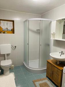Kylpyhuone majoituspaikassa Bjelolasica “Cimbal”