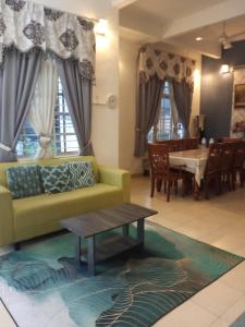 Khu vực ghế ngồi tại Galleria Homestay Islamic Alor Setar