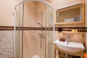 a bathroom with a shower and a sink at Charmante maison pour 10 personnes in Le Bois-Plage-en-Ré +19 photos