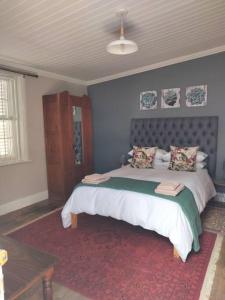 Imagen de la galería de Via the Grapevine 3 bedroom house private parking, en Colesberg