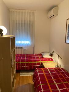 Posteľ alebo postele v izbe v ubytovaní Apartaments Centre Figueres
