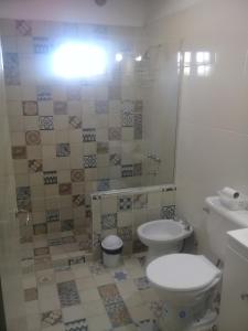 a small bathroom with a toilet and a shower at Cabañas Borboletas in San Rafael