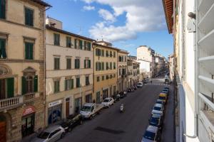 a view of a city street with cars and buildings at Mosse Leopolda Apartment by Mamo Florence in Florence