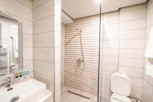 Koupelna v ubytování Lingos Hotel