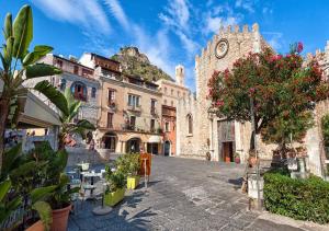 Gallery image of Appartamento a 2 minuti dal Centro e dalla Spiaggia in Giardini Naxos