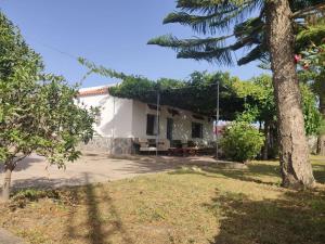 Vonkajšia záhrada v ubytovaní Encantadora casa rural con gran porche