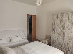 Posteľ alebo postele v izbe v ubytovaní Encantadora casa rural con gran porche