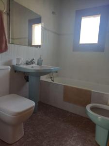 Kúpeľňa v ubytovaní Encantadora casa rural con gran porche
