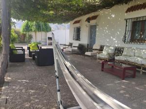 Posedenie v ubytovaní Encantadora casa rural con gran porche