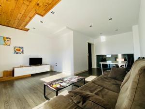 a living room with a couch and a table at Panoramico Uno in Cuenca