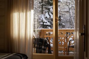 Obiekt Tatra Chalet Krupówki 77A zimą