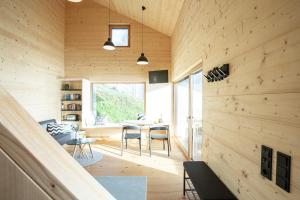 Prostor za sedenje u objektu Masura Cabins