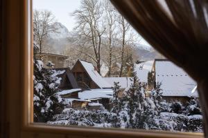 Obiekt Tatra Chalet Krupówki 77A zimą