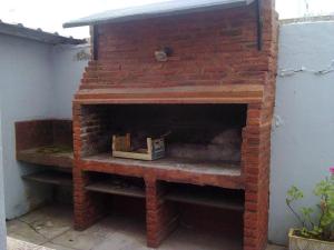 a brick fire place with a box on it at Departamento 2 ambientes PB a metros del mar in Mar de Ajó