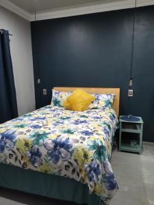 Tempat tidur dalam kamar di Dreamers nest