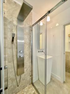A bathroom at Charming La Casa de La Castellana