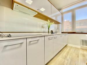 A kitchen or kitchenette at Charming La Casa de La Castellana