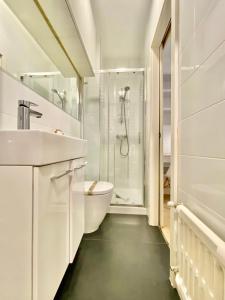 A bathroom at Charming La Casa de La Castellana