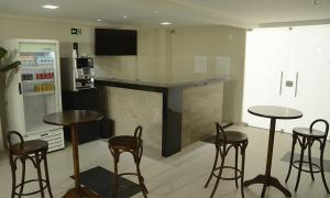 The lounge or bar area at Apart 707&709 no MontBlac Suites - Duque de Caxias