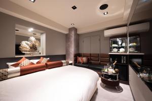 Postel nebo postele na pokoji v ubytování HOTEL VARKIN Ikebukuro Nishiguchi