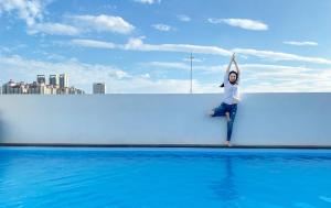 Piscina a Loewys Home Tanjung Duren Jakarta Barat o a prop