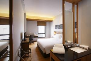 BATIQA Hotel Jababeka Cikarangにあるベッド