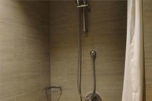 BATIQA Hotel Jababeka Cikarangにあるバスルーム