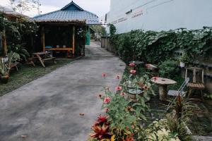 Ein Garten an der Unterkunft Baannokhook Home&Cafe