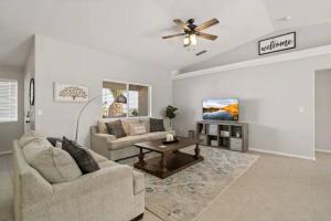 Gallery image of Playpool Oasis-Pool, Spa, Garage, Great Lake Views in Lake Havasu City +17 photos