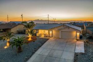 Gallery image of Playpool Oasis-Pool, Spa, Garage, Great Lake Views in Lake Havasu City