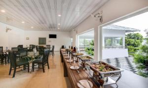 Restaurace v ubytování Misty Garden Resort and SPA